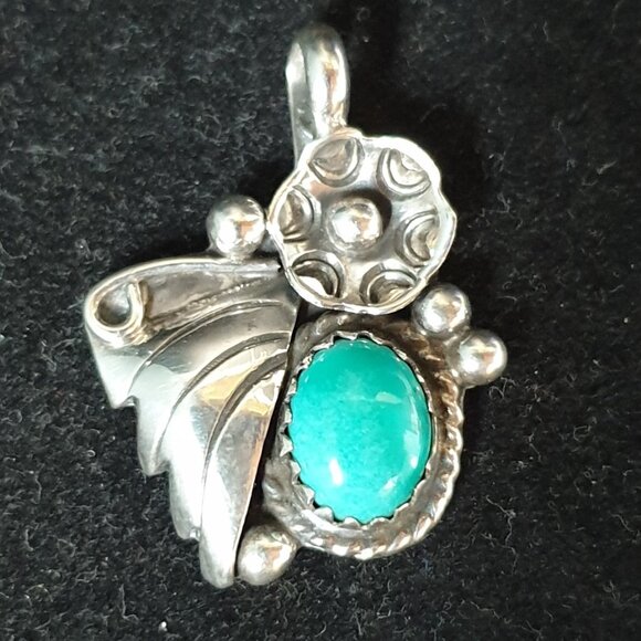 Elegant Vintage Native American Southwestern Sterling Natural Turquoise Pendant - Picture 1 of 11